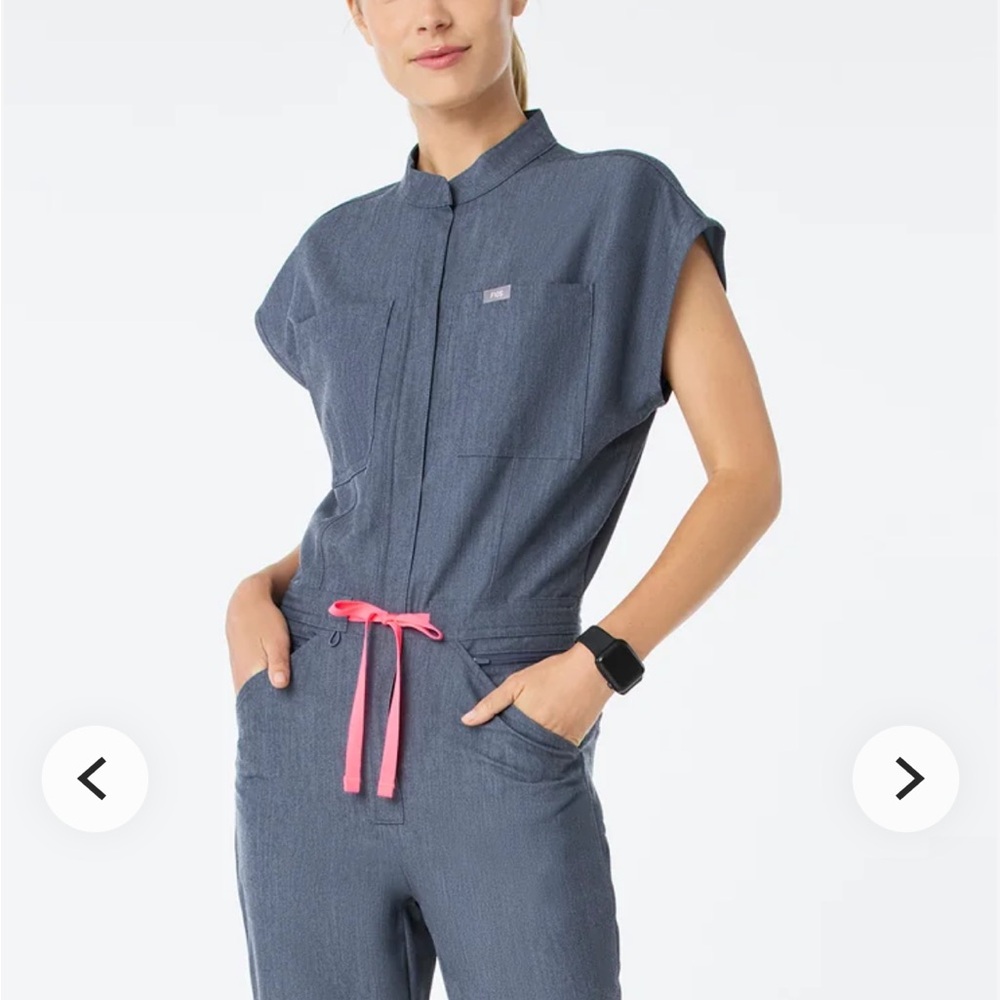 FIGS Rafaela Cargo Jumpsuit
Color: Heather Denim
size: XS Petite
Worn once!